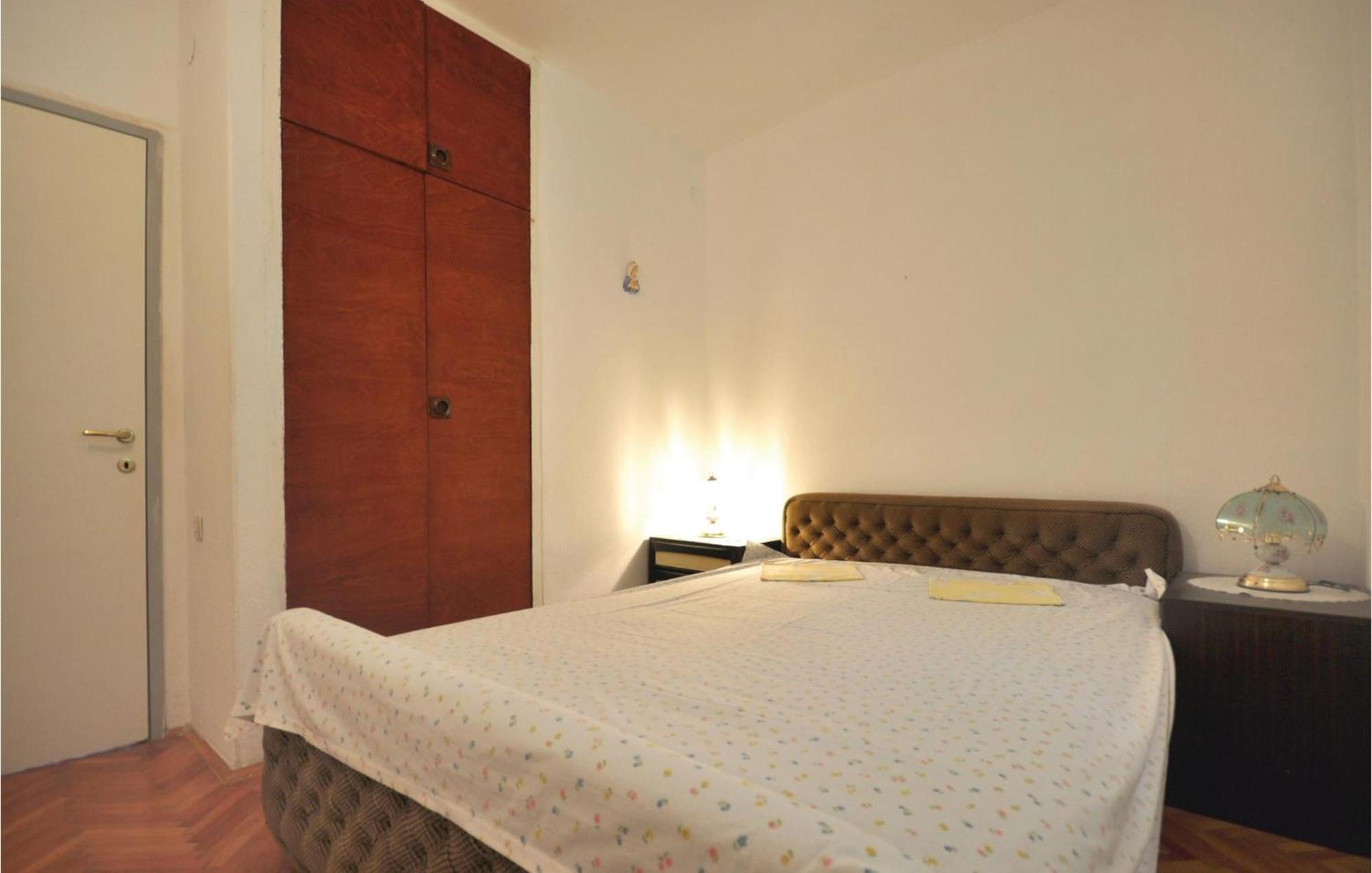 Awesome Home In Seget Vranjica With Wifi Luaran gambar