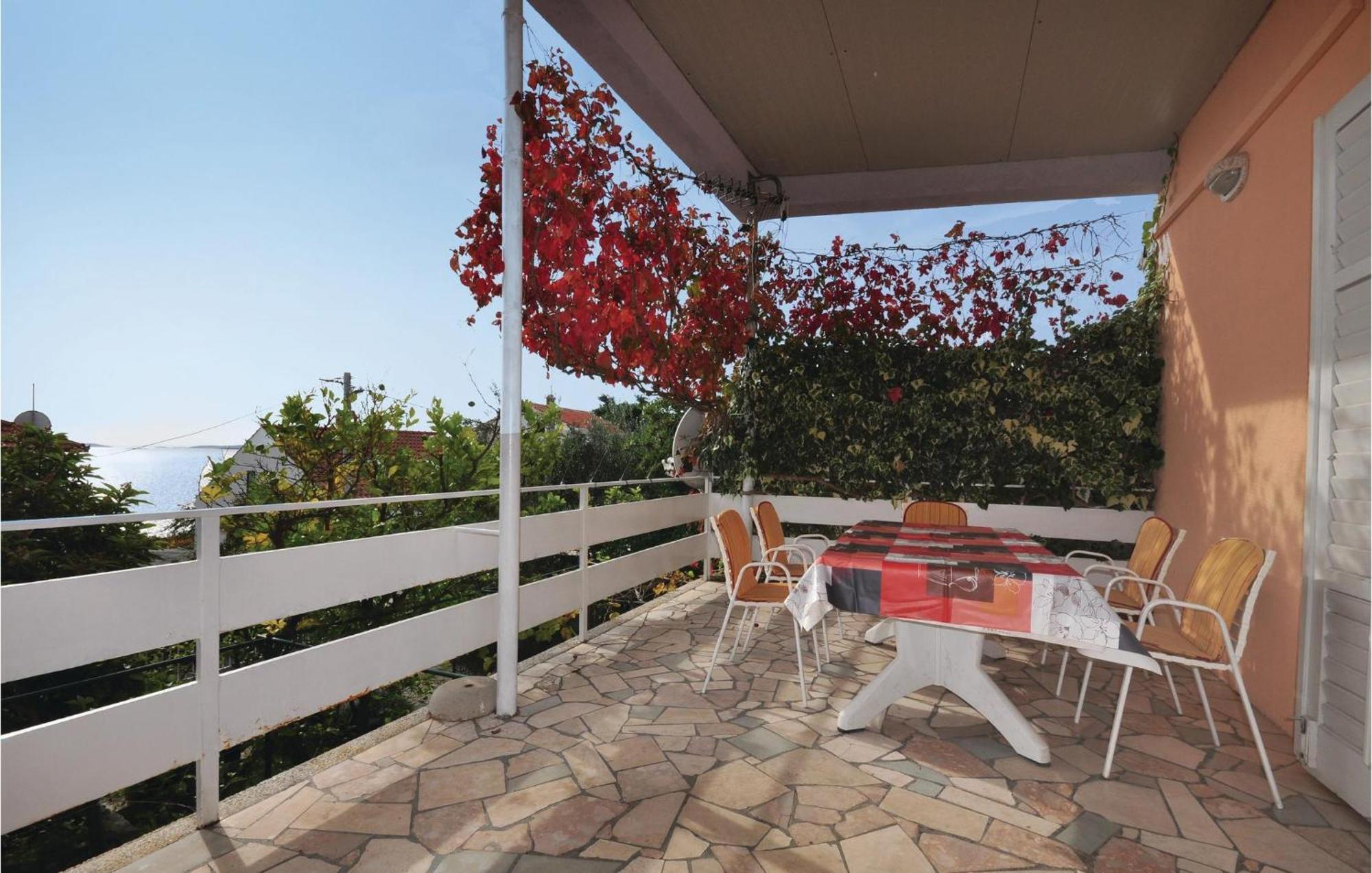 Awesome Home In Seget Vranjica With Wifi Luaran gambar