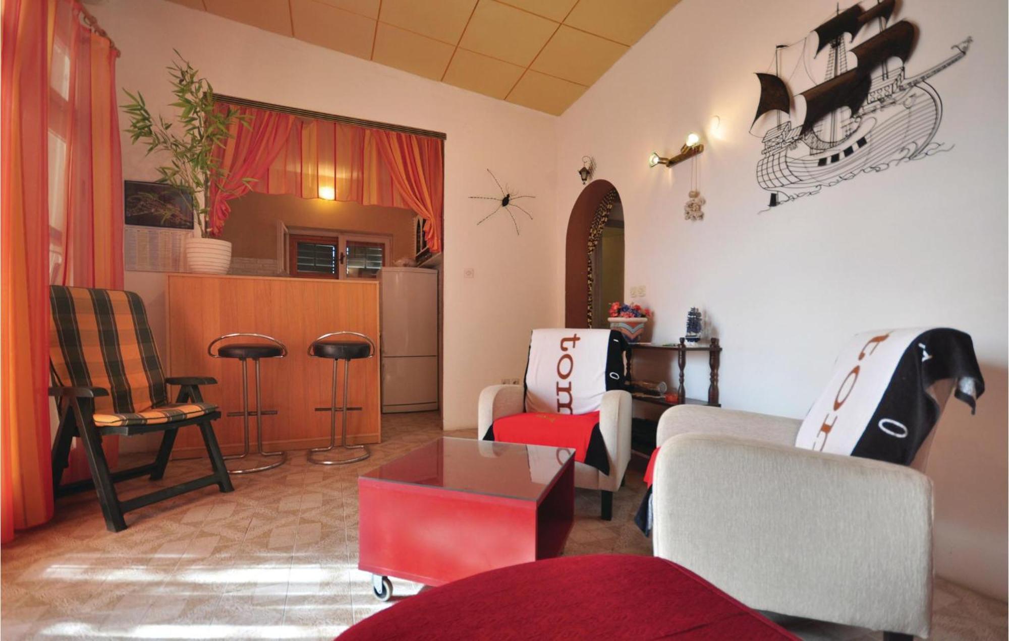 Awesome Home In Seget Vranjica With Wifi Luaran gambar