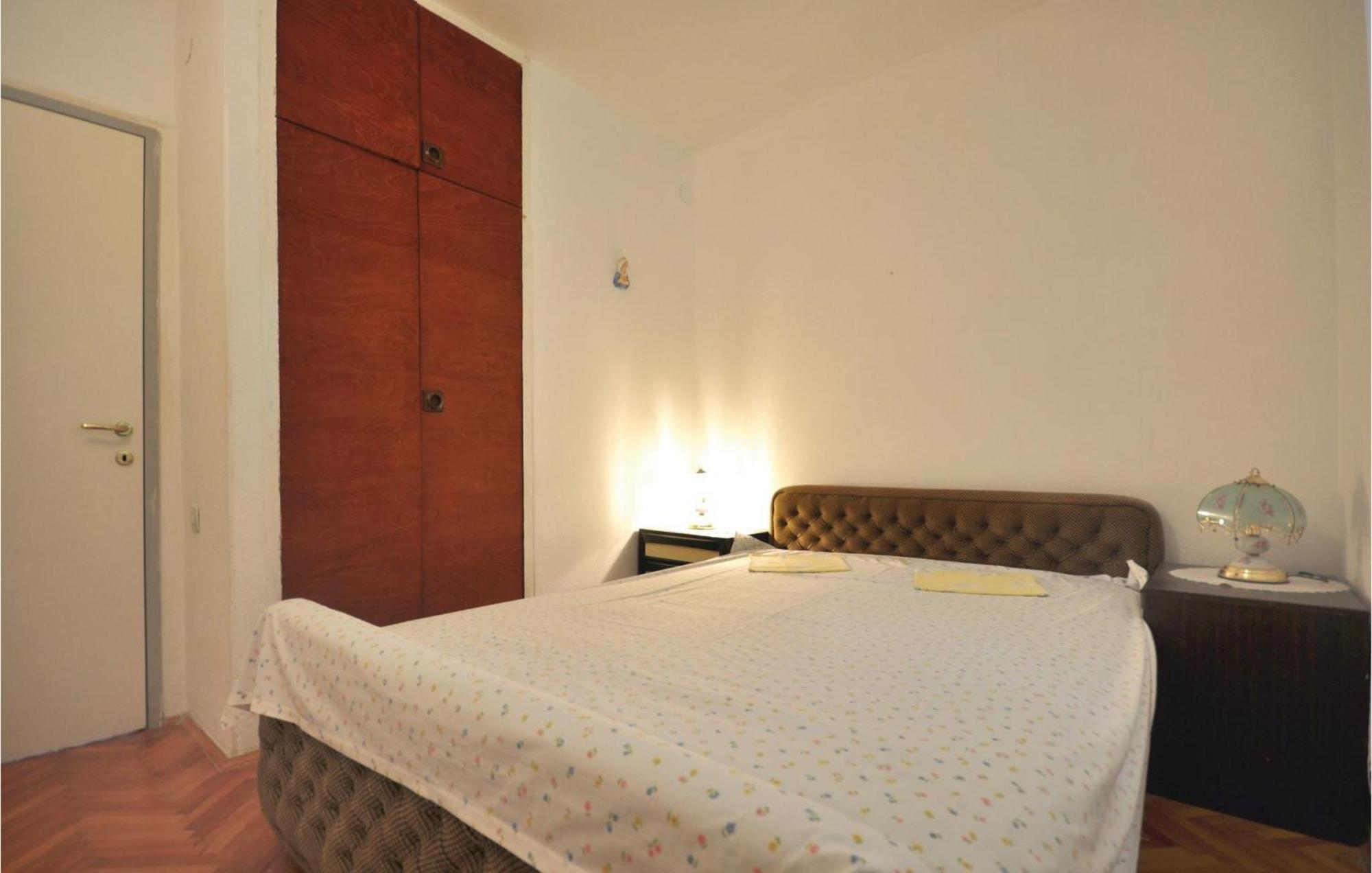 Awesome Home In Seget Vranjica With Wifi Luaran gambar