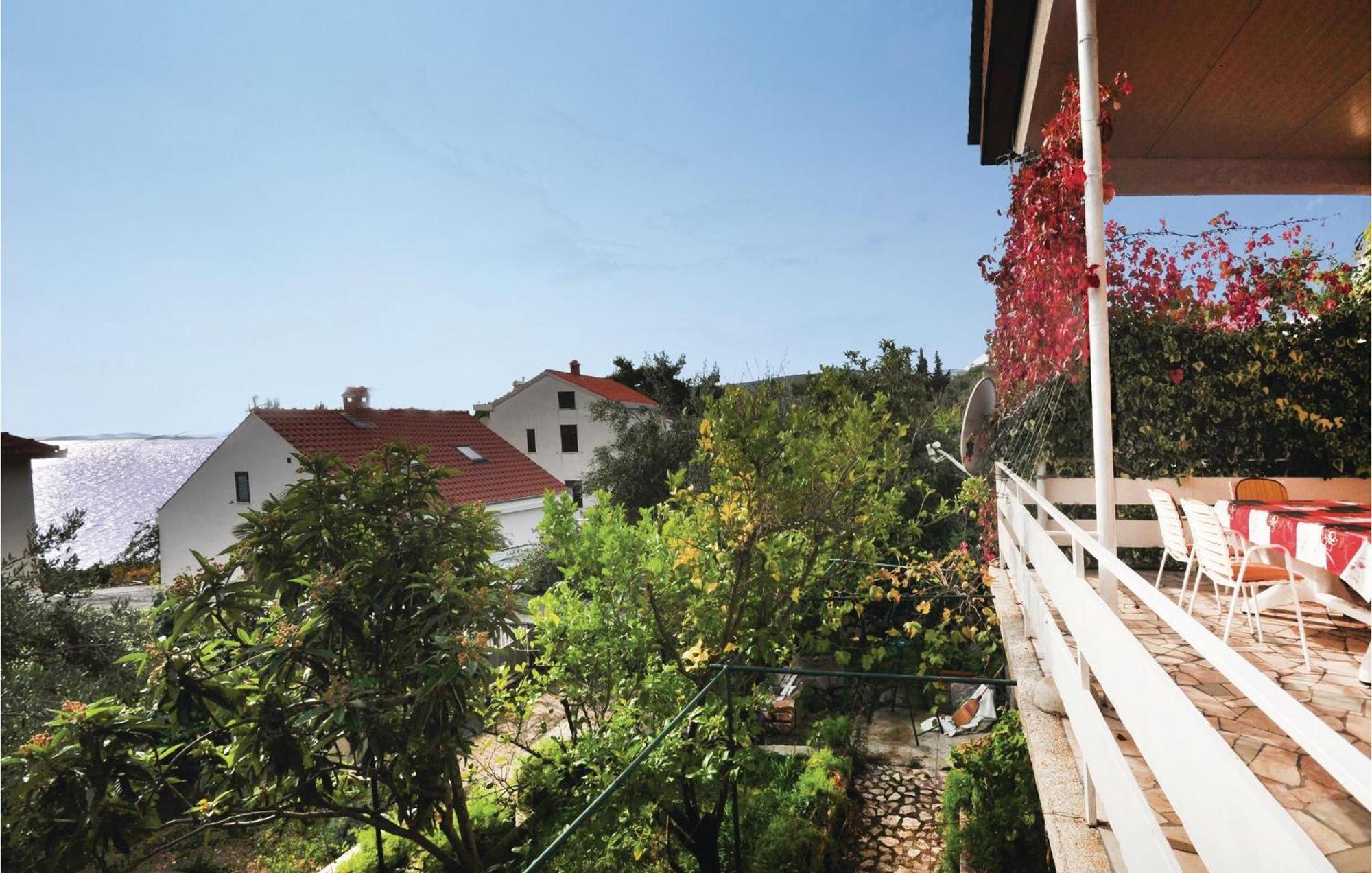 Awesome Home In Seget Vranjica With Wifi Luaran gambar