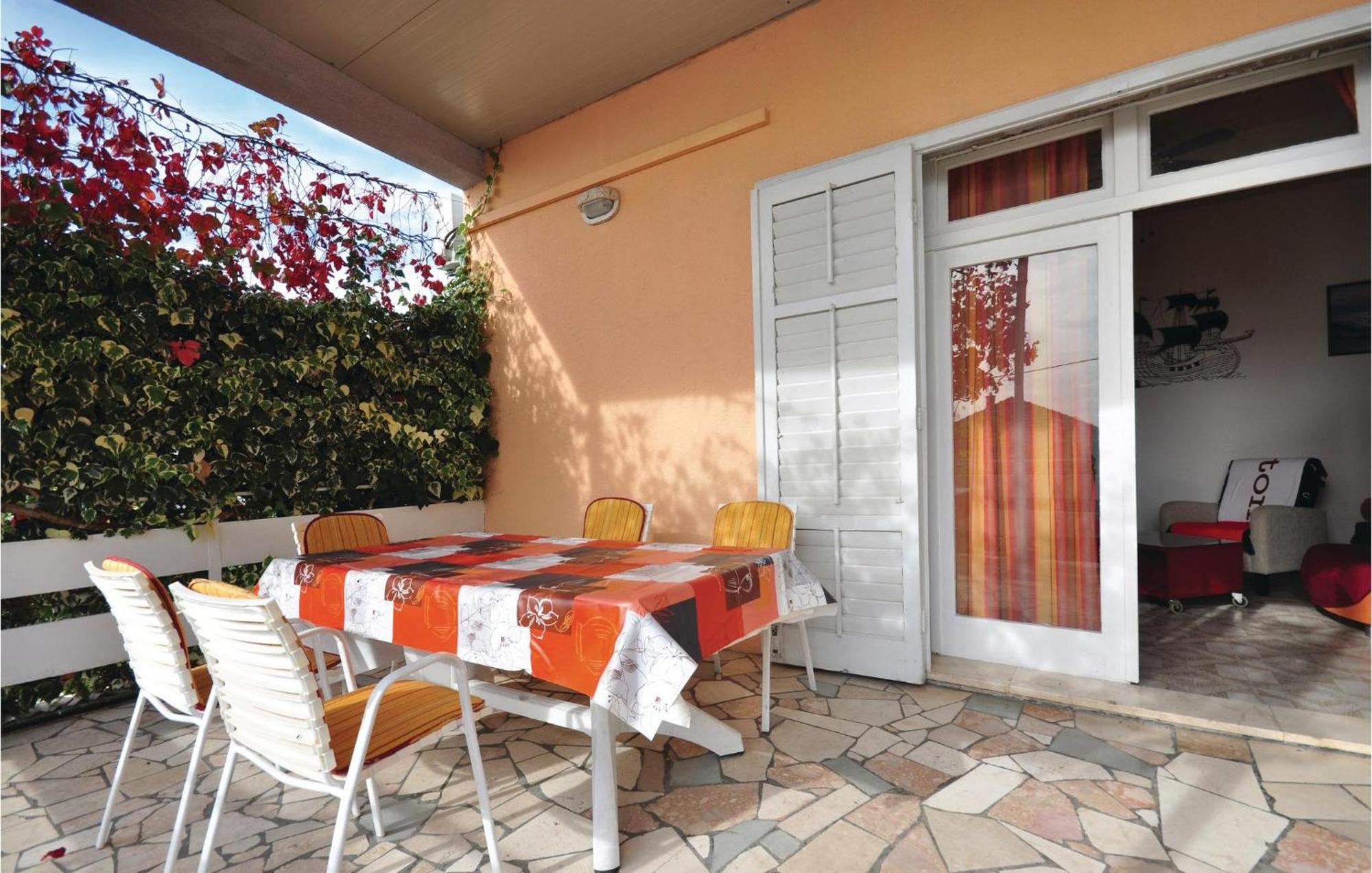 Awesome Home In Seget Vranjica With Wifi Luaran gambar